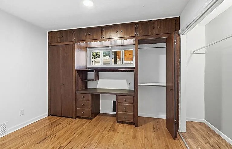 2309 Newark St — Photo 6