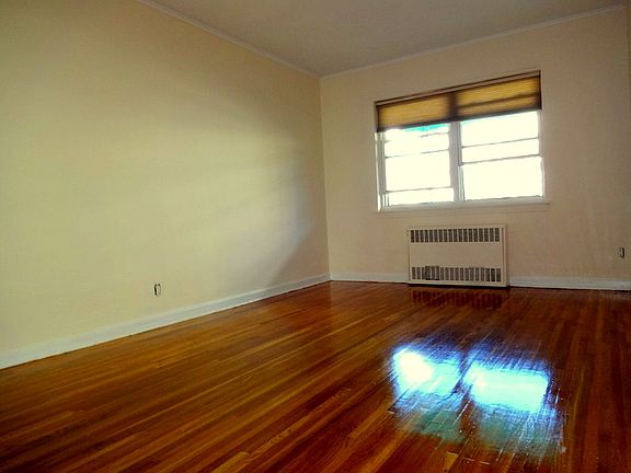 5th image of 2316 35th St #3