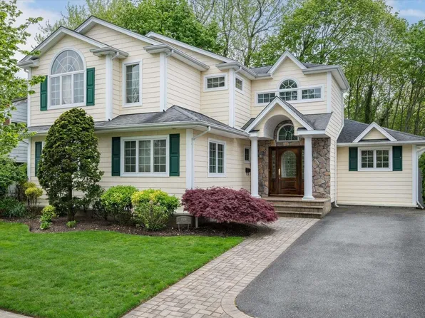 4 Elaine, Plainview, NY 11803