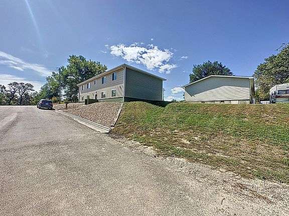 2nd image of 188-190 E Foote St