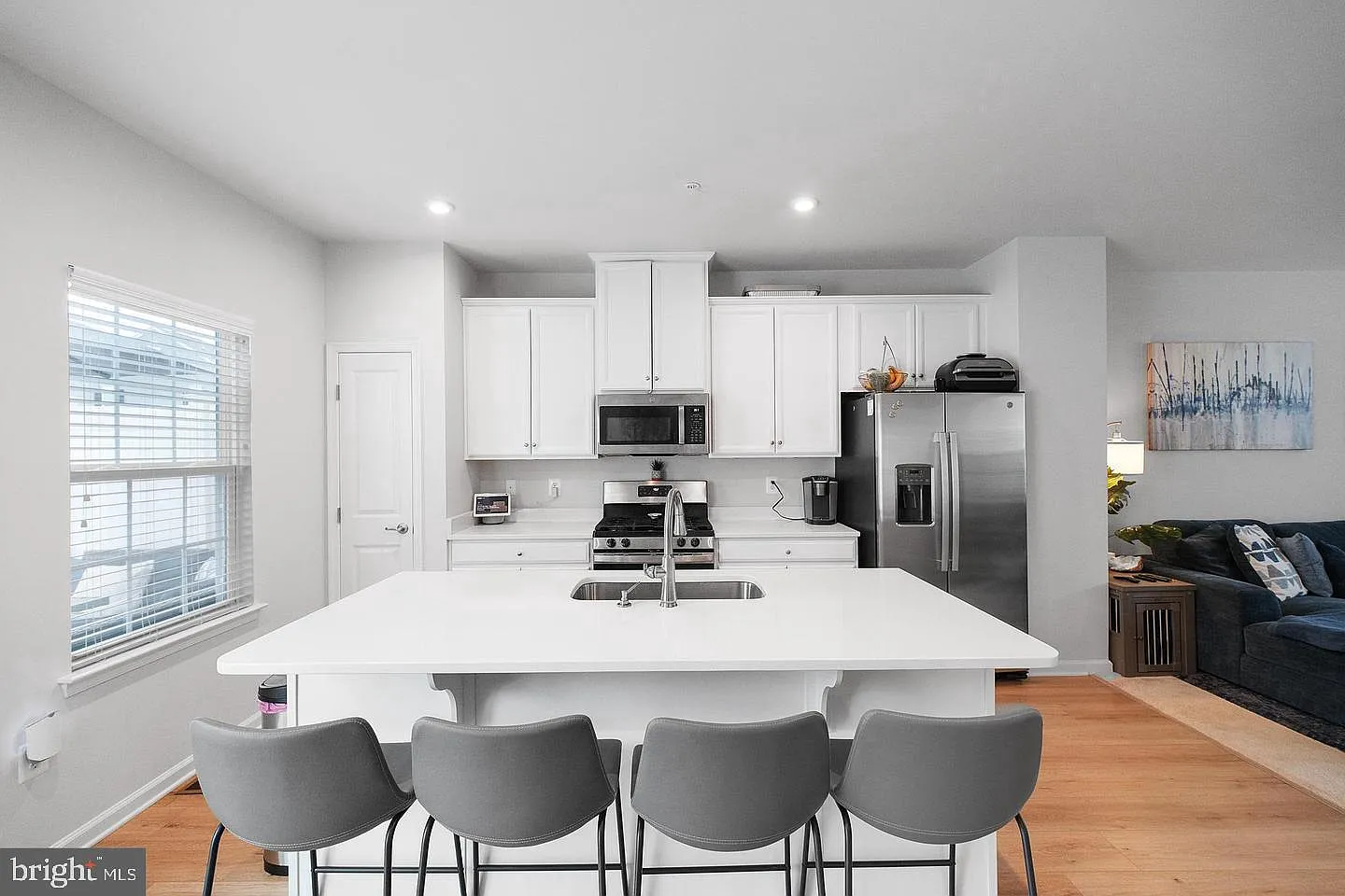 3 bed, 2.5 bath, 1720 sqft, $2,800 — Photo 4