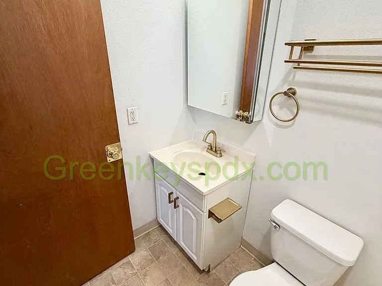 10030 N Lombard St — Photo 10