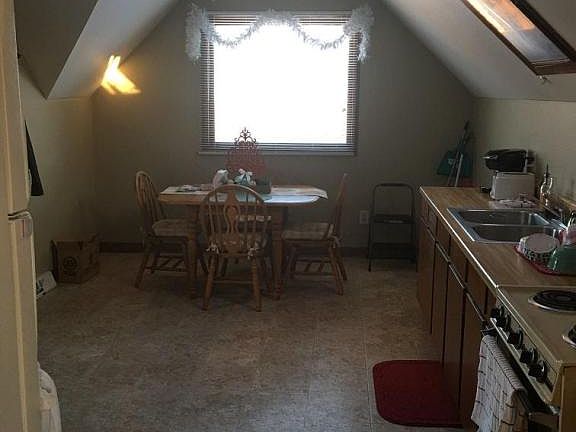 3rd image of 2228 Carney Ave