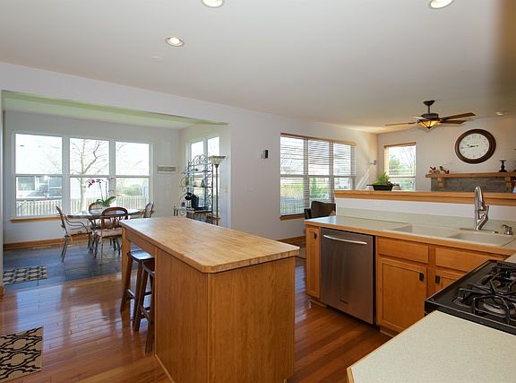 4th image of 2990 Turnberry Ln