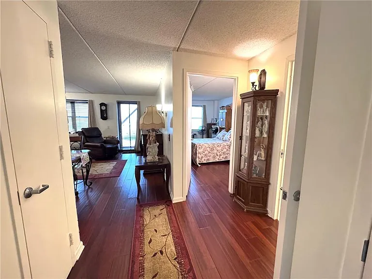 7914 Rockaway Beach Blvd #3L — Photo 4