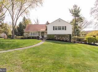 1025 Spring Valley Rd, Meadowbrook, PA 19046