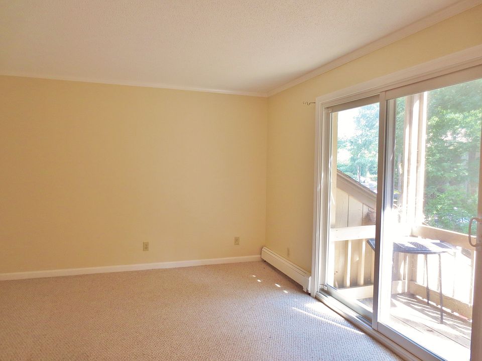 2nd image of 400 New River Rd APT 404