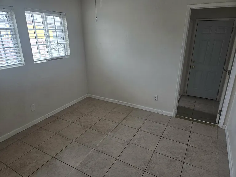 135 Elkwood Ave — Photo 13