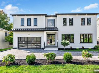 424 E Ridgewood Ave, Paramus, NJ 07652