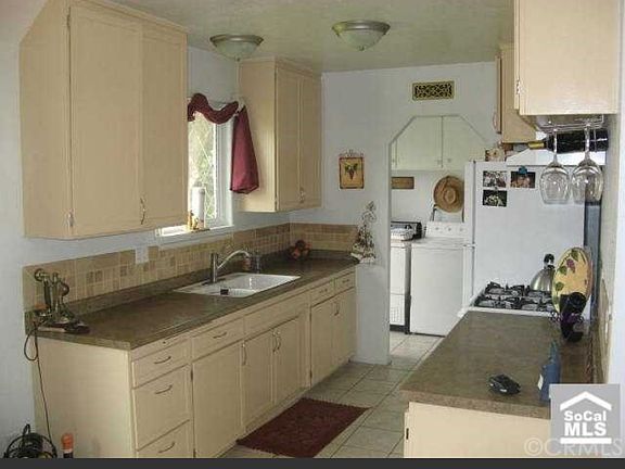 3rd image of 453 Evanwood Ave