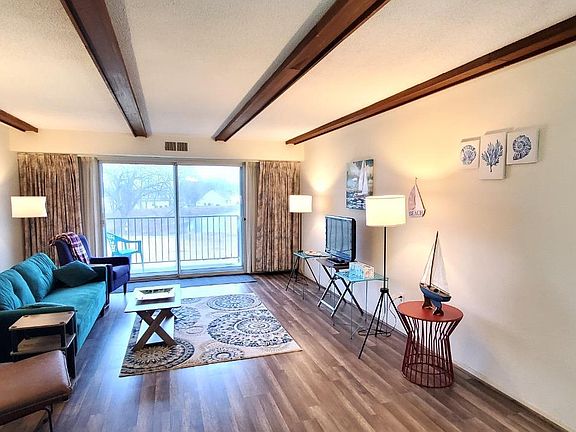 3rd image of 1305 S Lake Wilmer Dr APT 209