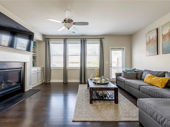 5th image of 225 Aventine Ln