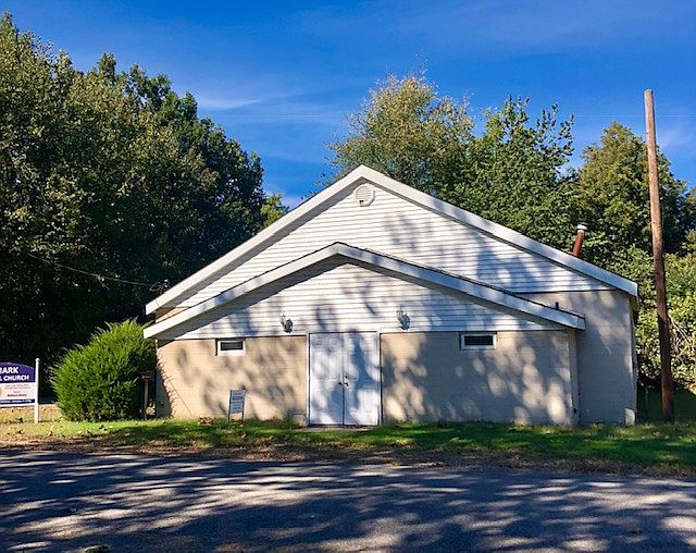 1st image of 411 W Poplar St