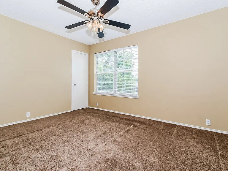 3304 Creekwood Dr — Photo 13