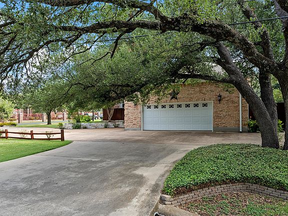 4th image of 3401 Summit Cir