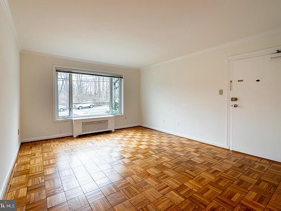 3rd image of 10313 Montrose Ave APT 102