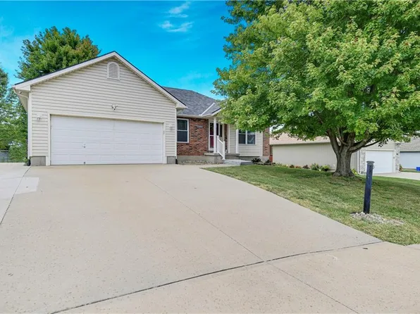 1108 Granada Dr, Raymore, MO 64083
