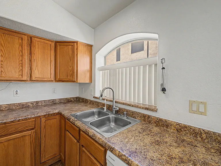 4649 E Augusta Ave — Photo 13