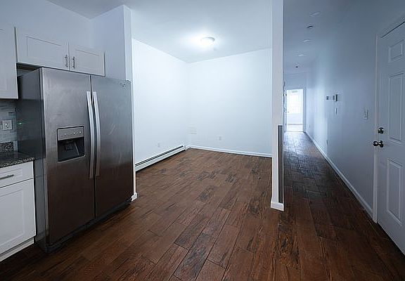 4th image of 868 Flatbush Ave #1