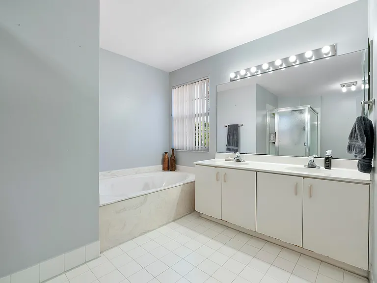 11221 NW 46th Dr — Photo 22