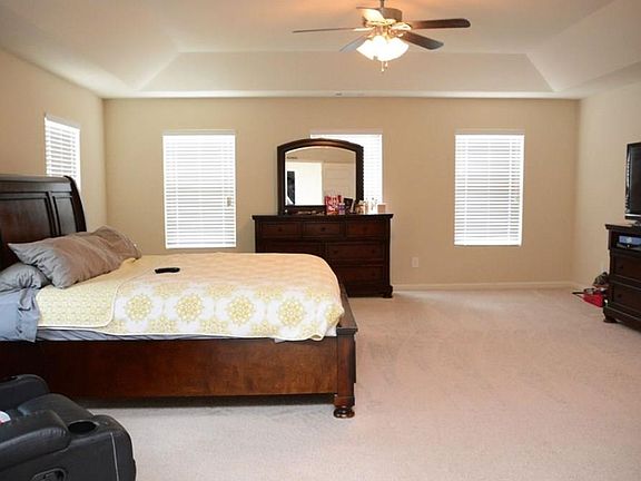 4th image of 220 Fioli Cir