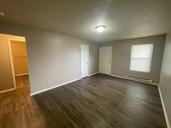 2nd image of 425 Romig St #13