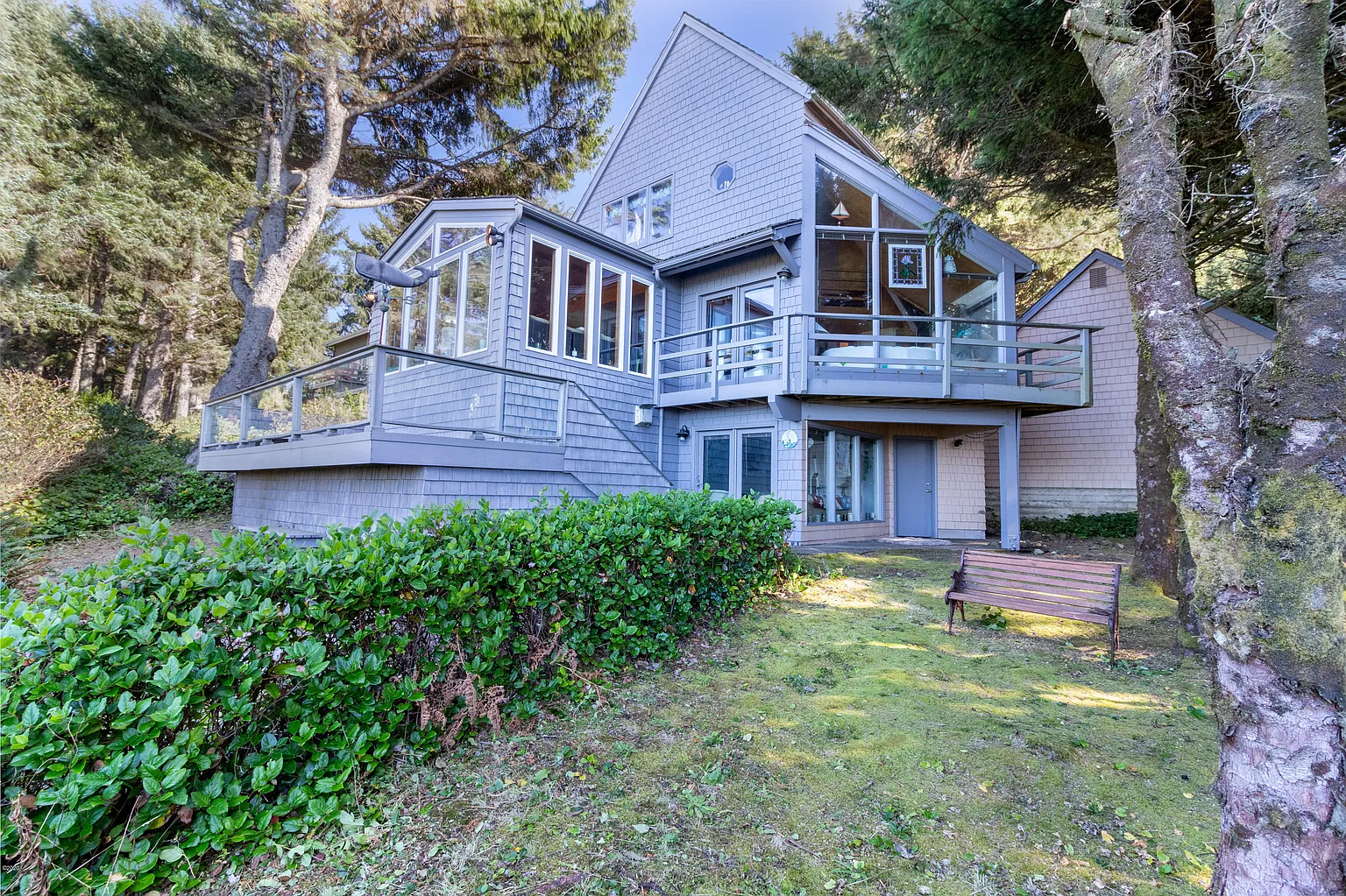 465 SW Cove Point photo 1