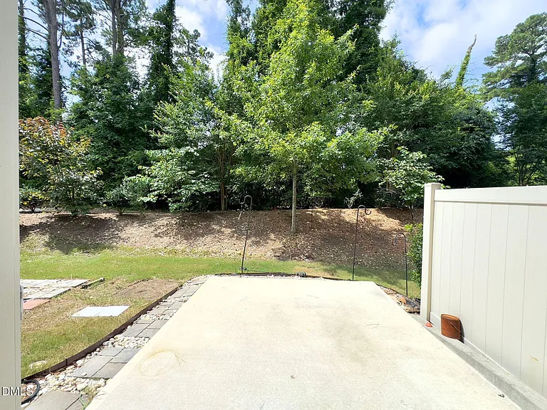 403 Daylin Dr — Photo 23