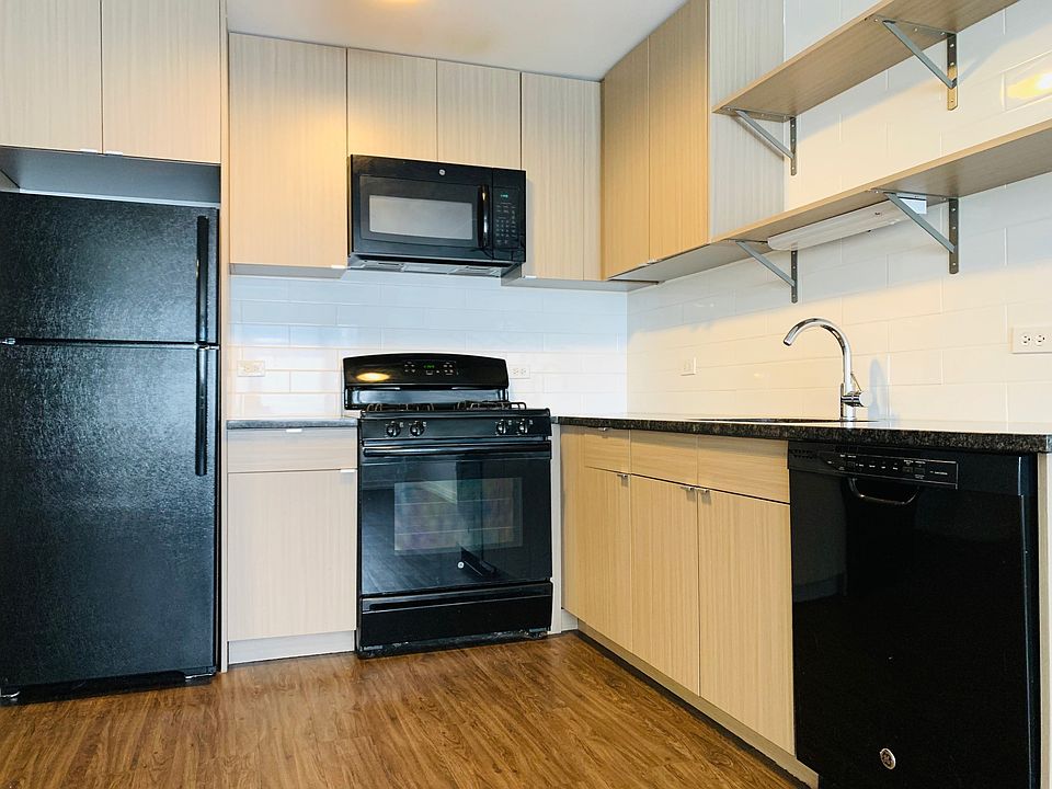1st image of 6134 N Kenmore Ave Unit 401