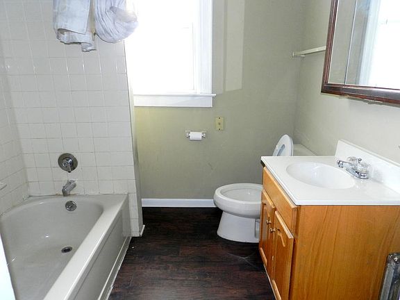 3rd image of 618 N Hyde Park Ave Floor 2