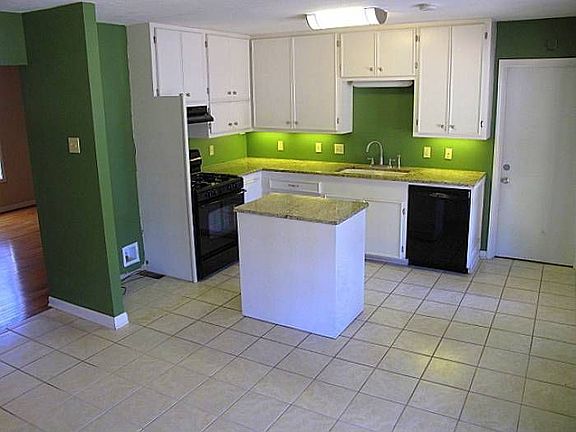 HUGE KITCHEN!!