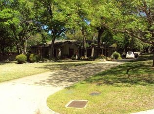 108 Twin Oaks Ct, Azle, TX 76020