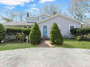 60 School St, Hampton Bays, NY 11946