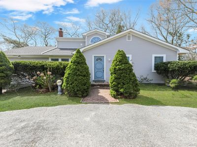 60 School Street, Hampton Bays, NY, 11946