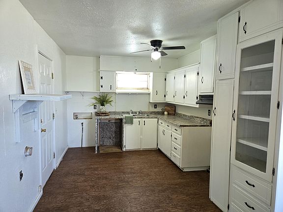 3rd image of 803 N Donley Ave