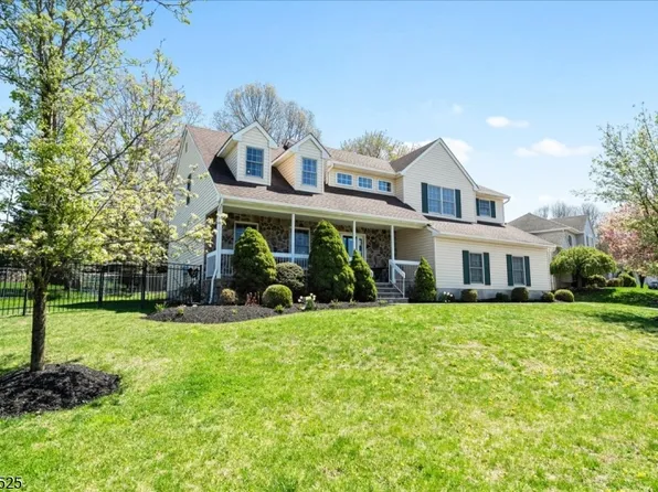 3 Magnolia Ct, Roxbury Twp., NJ 07876
