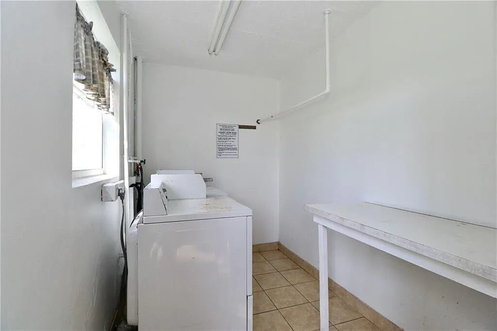 2 bed, 777 sqft, $1,900 — Photo 2