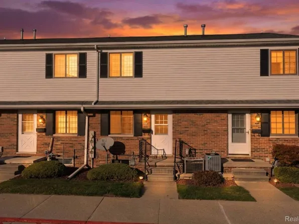 125 Cuttle Rd APT 44, Marysville, MI 48040