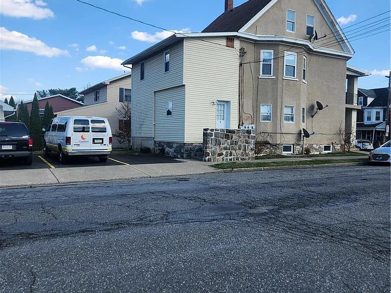 401 E Goepp St #2 — Photo 6