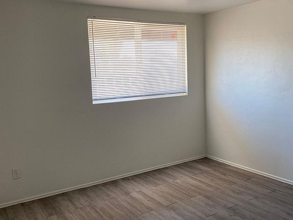 5th image of 4034 Ingraham St #C