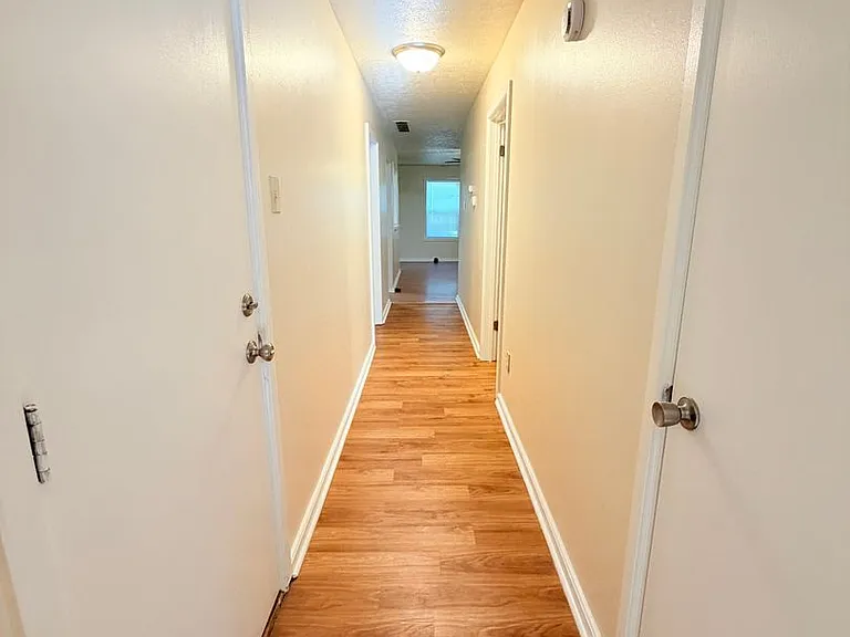 2035 N Graham Ave — Photo 12