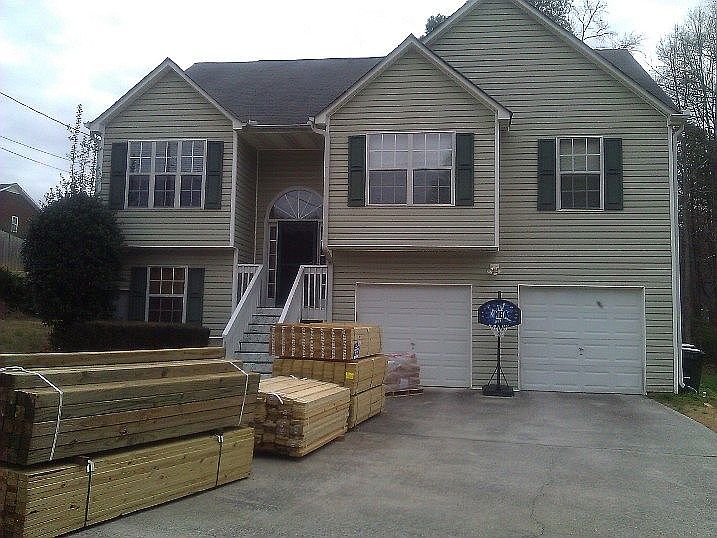 Split-level with fence