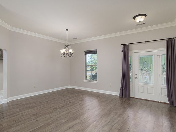 5th image of 148 Joan Dr