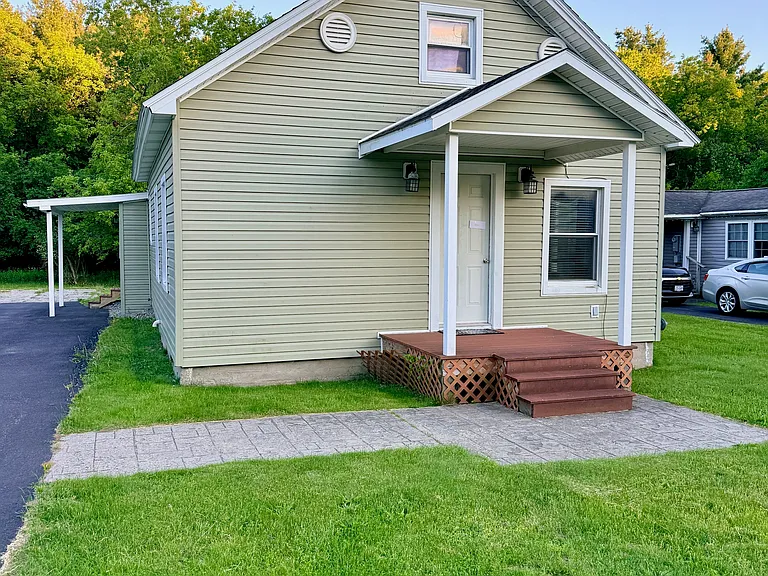 29512 Maple St — Photo 1