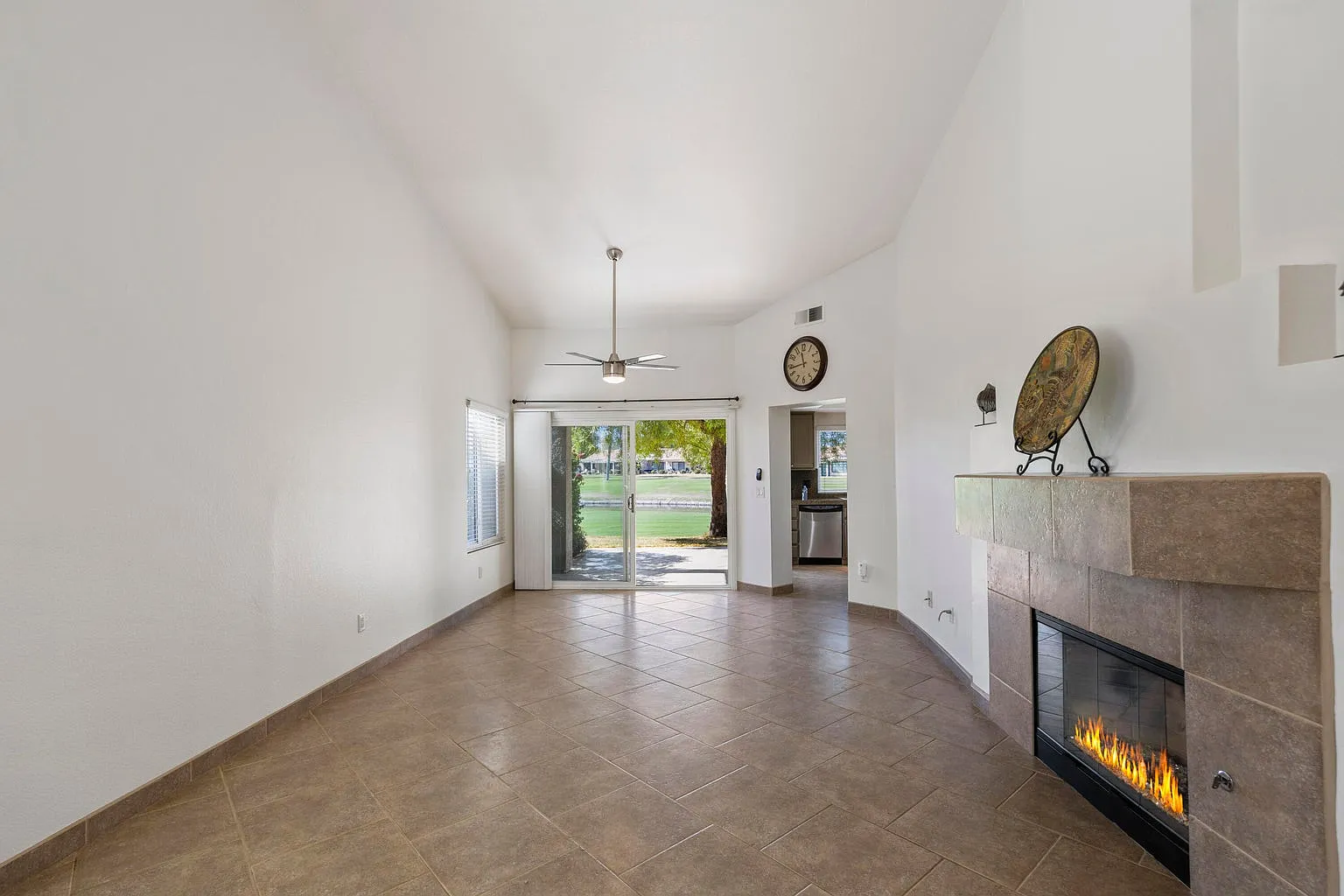 2 bed, 1091 sqft, $2,495 — Photo 2