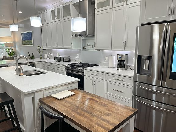 Beautiful upscale kitchen with island seating