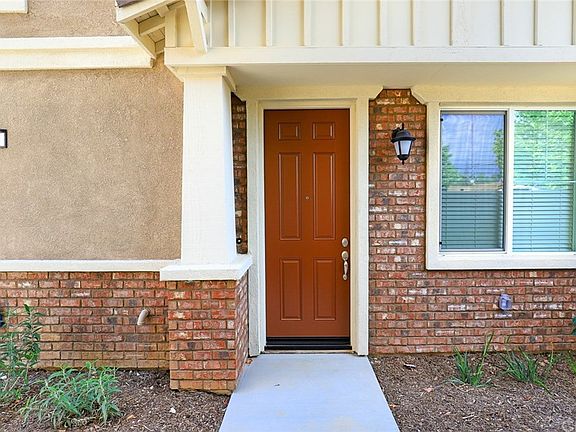 2nd image of 727 Ash Ln