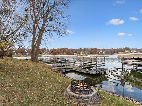 4th image of 276 Center Point Dr