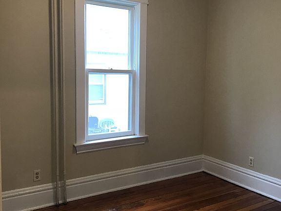 3rd image of 891 Rose Ave E #1