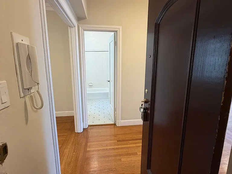 2065 California St #7061R — Photo 2